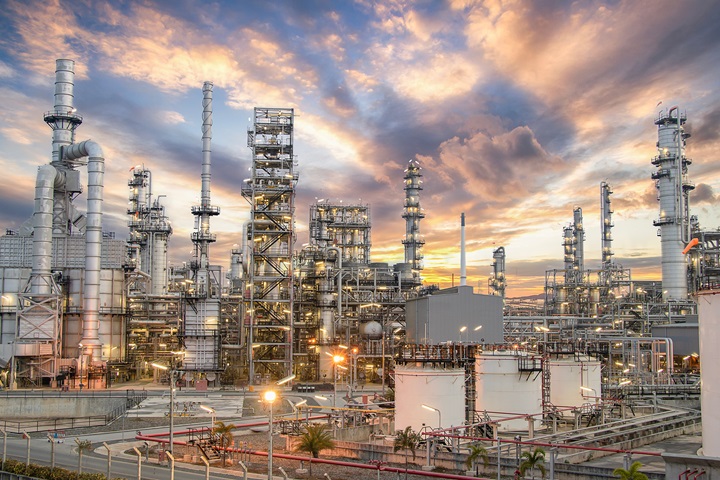 Amine treating and sour water stripper in a refinery