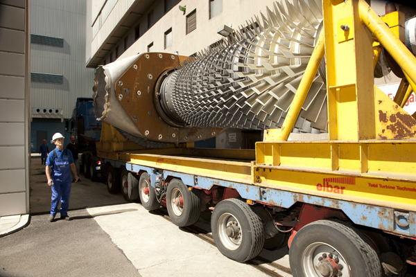 Gas turbine rotor arriving on site